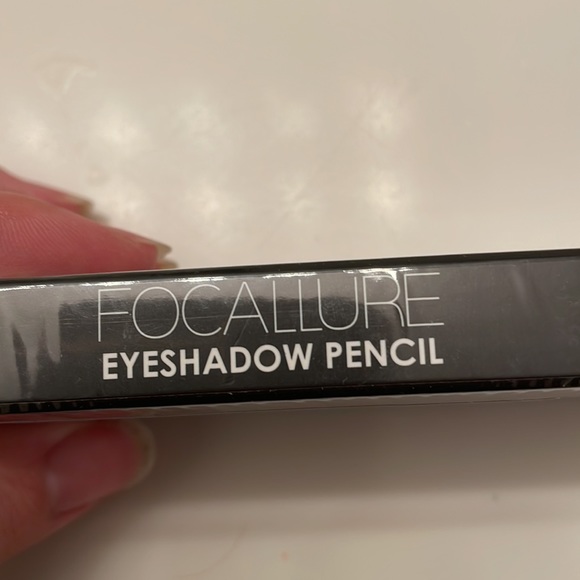 FOCALLURE Eyeshadow Pencils Red Shades - Picture 4 of 4